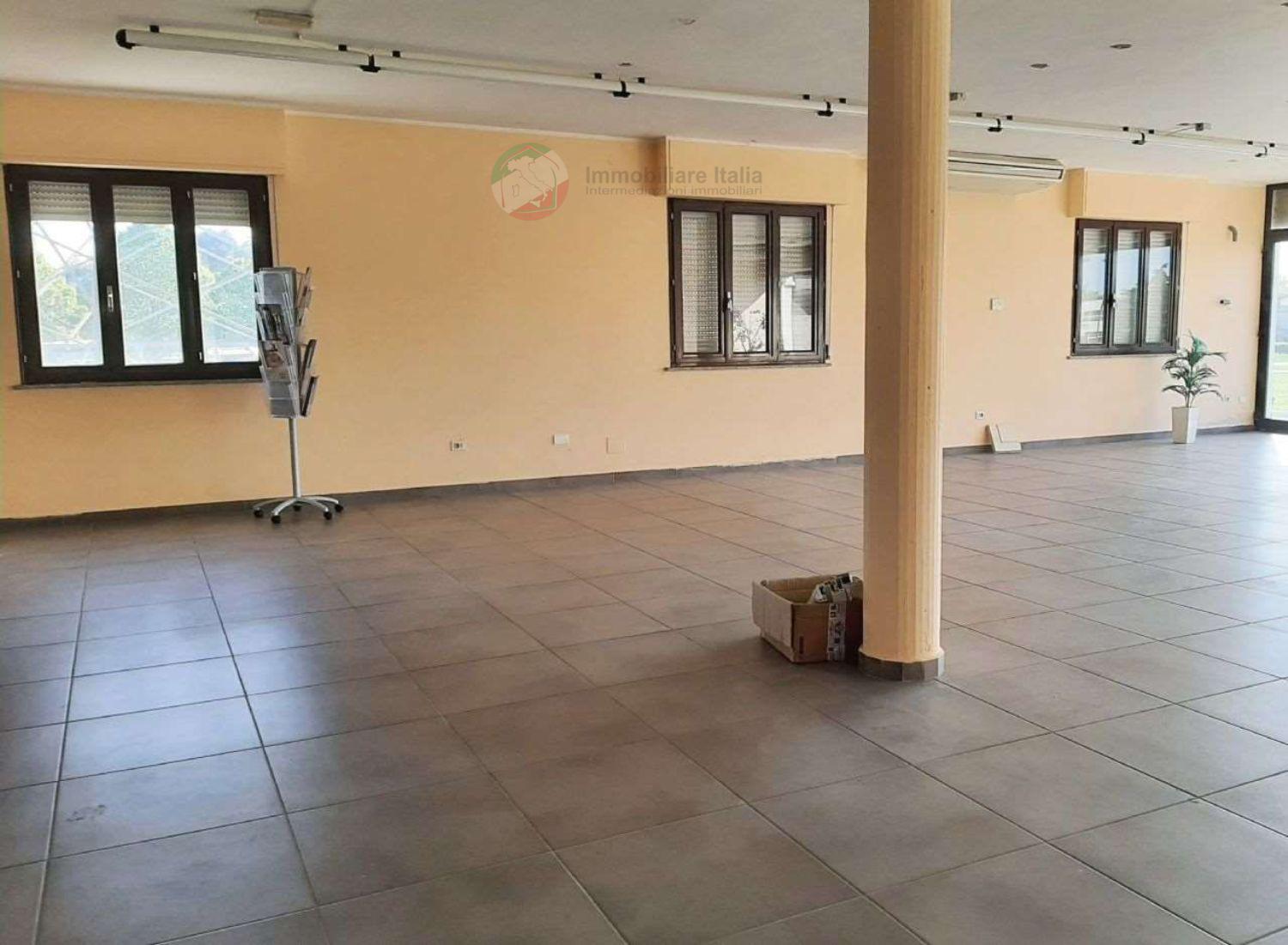 Locale commerciale in affitto a San Giovanni in Marignano