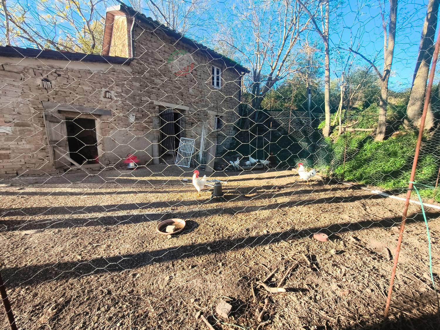 Rustico con giardino a Mercatino Conca