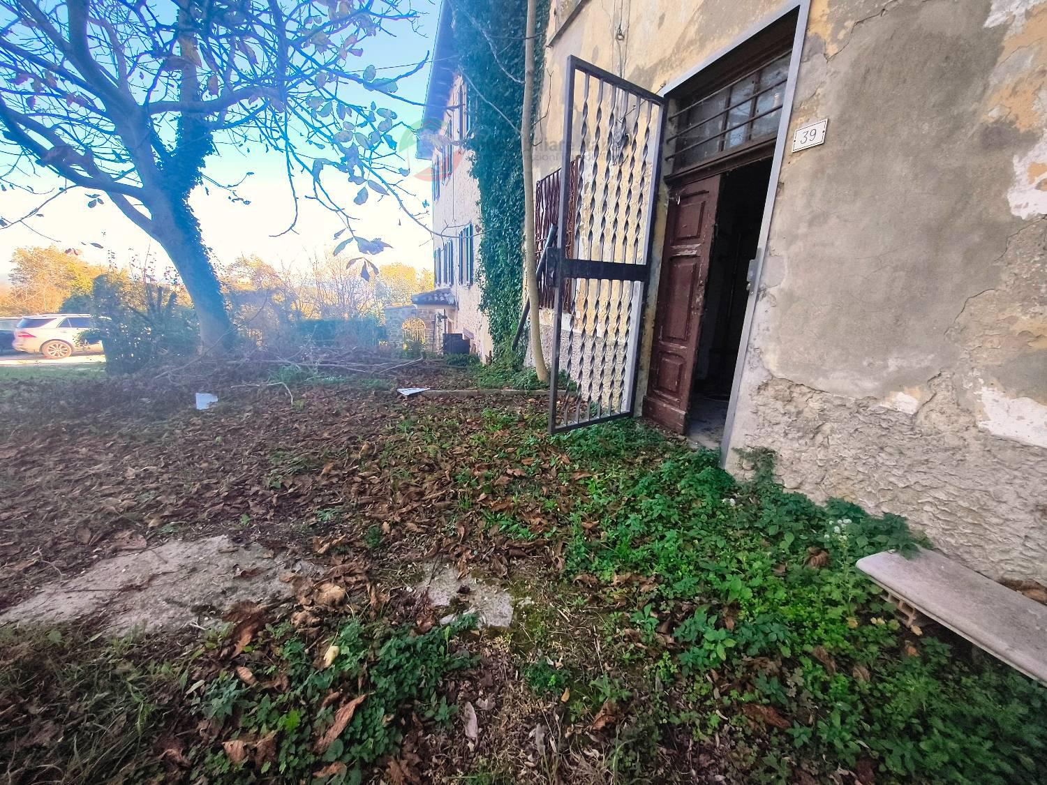 Rustico con giardino a Mercatino Conca