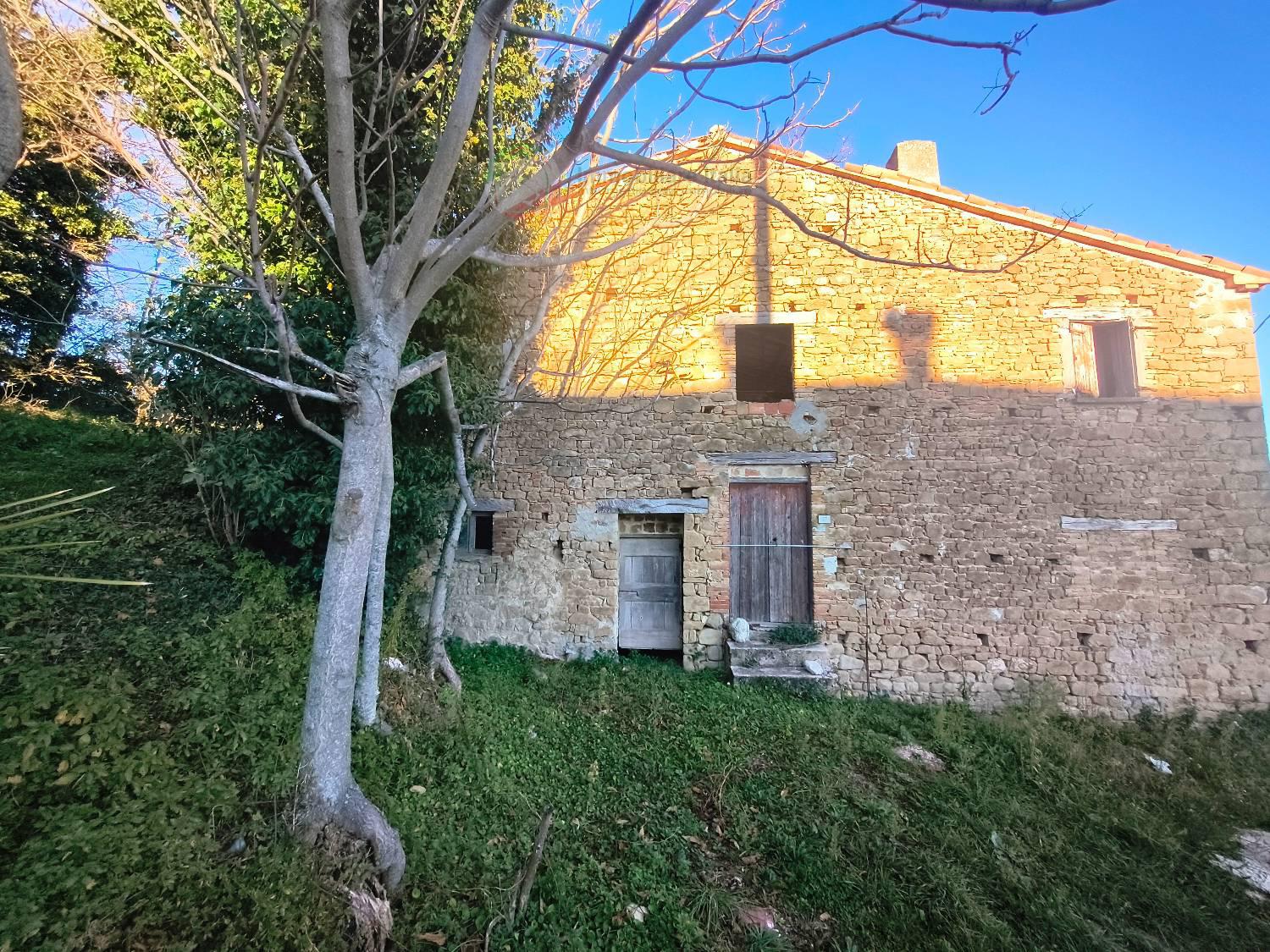 Rustico con giardino a Mercatino Conca