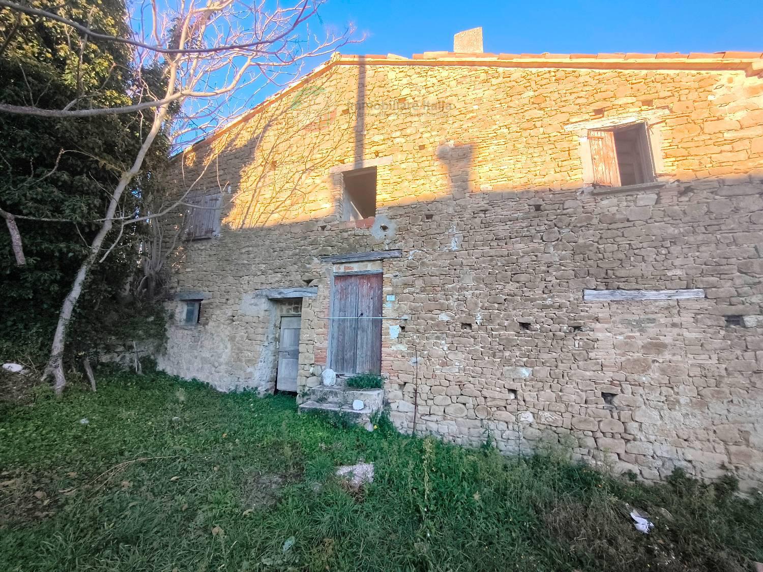 Rustico con giardino a Mercatino Conca