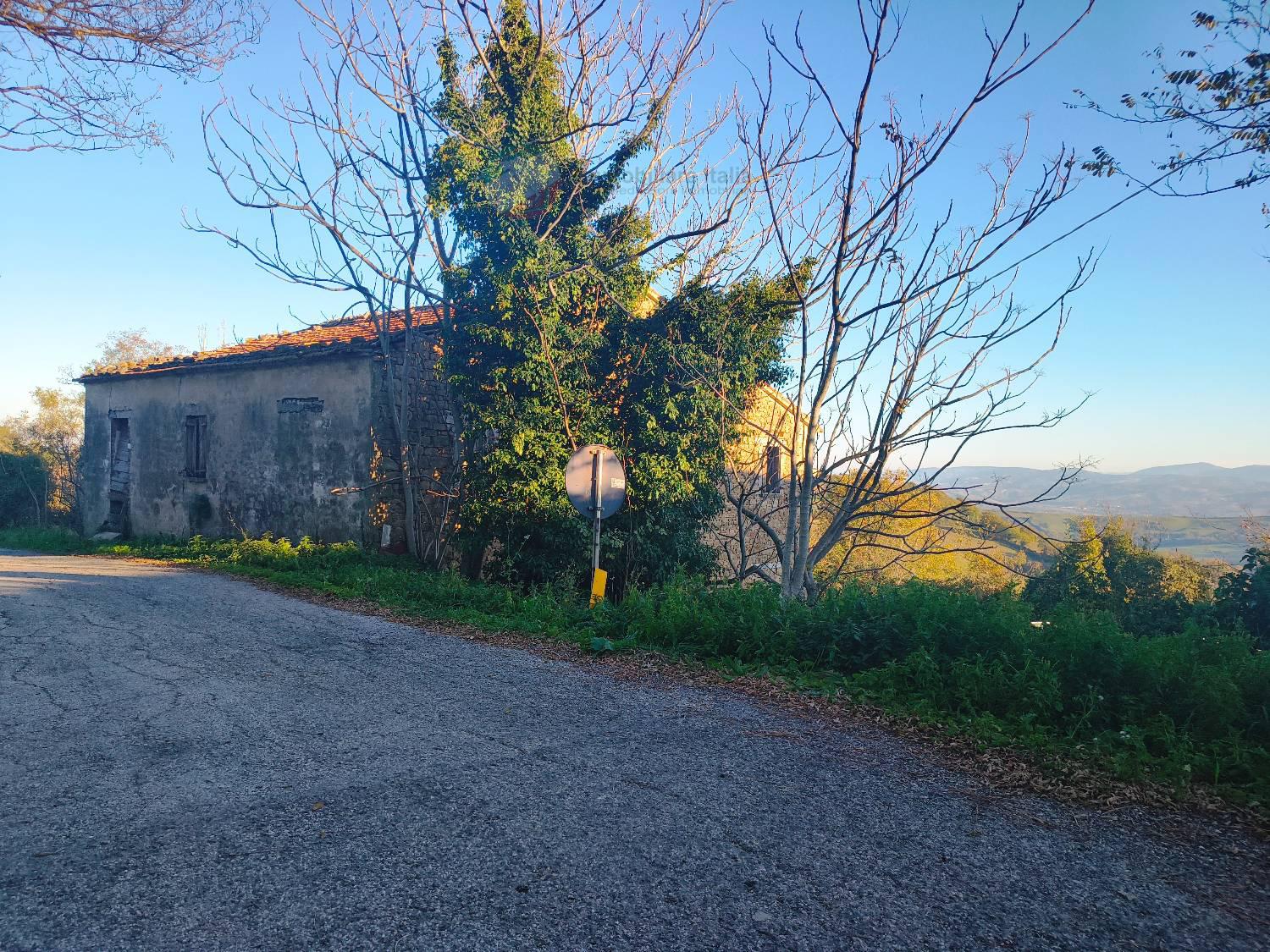 Rustico con giardino a Mercatino Conca