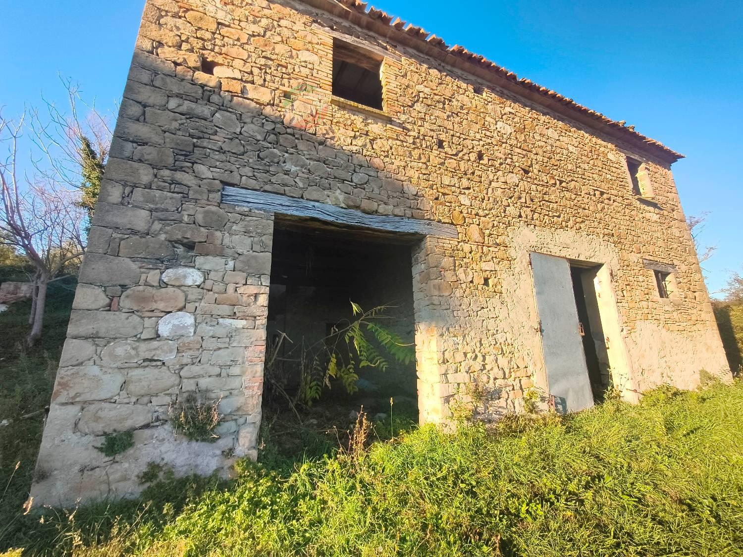 Rustico con giardino a Mercatino Conca