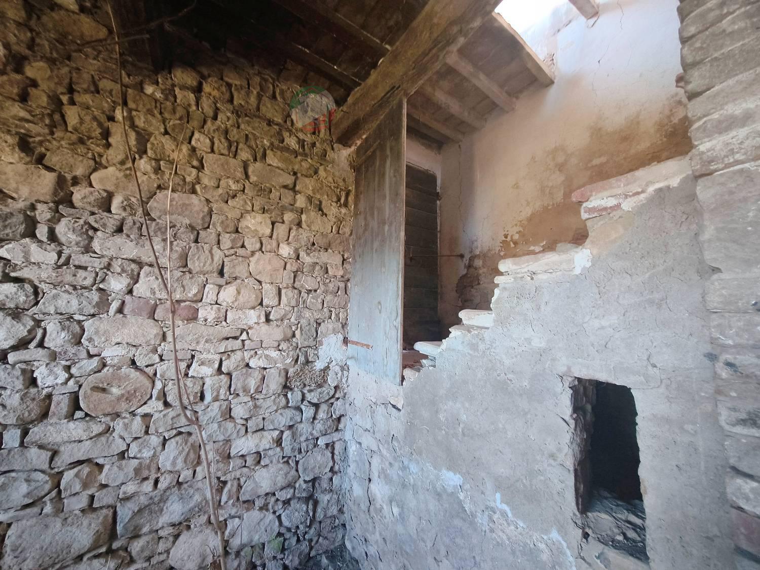 Rustico con giardino a Mercatino Conca