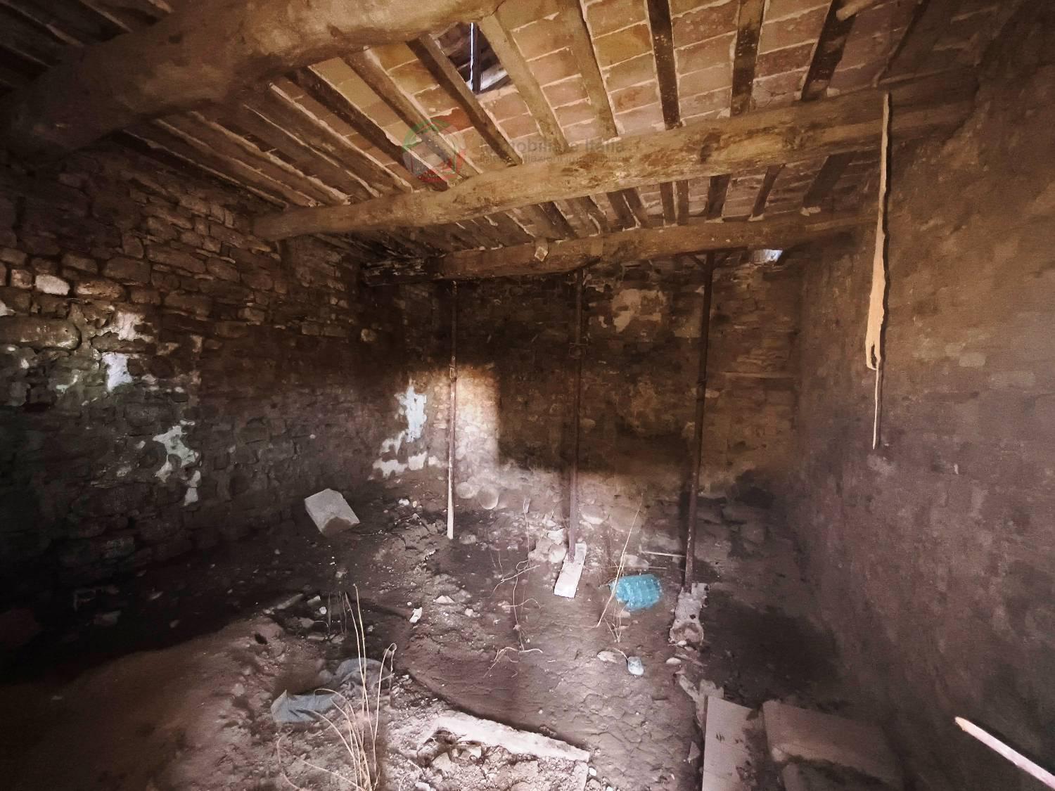 Rustico con giardino a Mercatino Conca