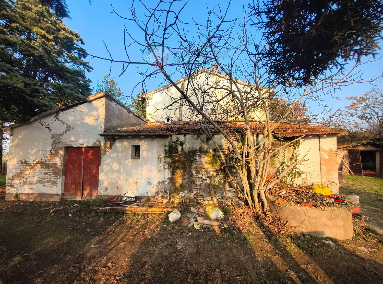 Rustico con giardino a Gradara