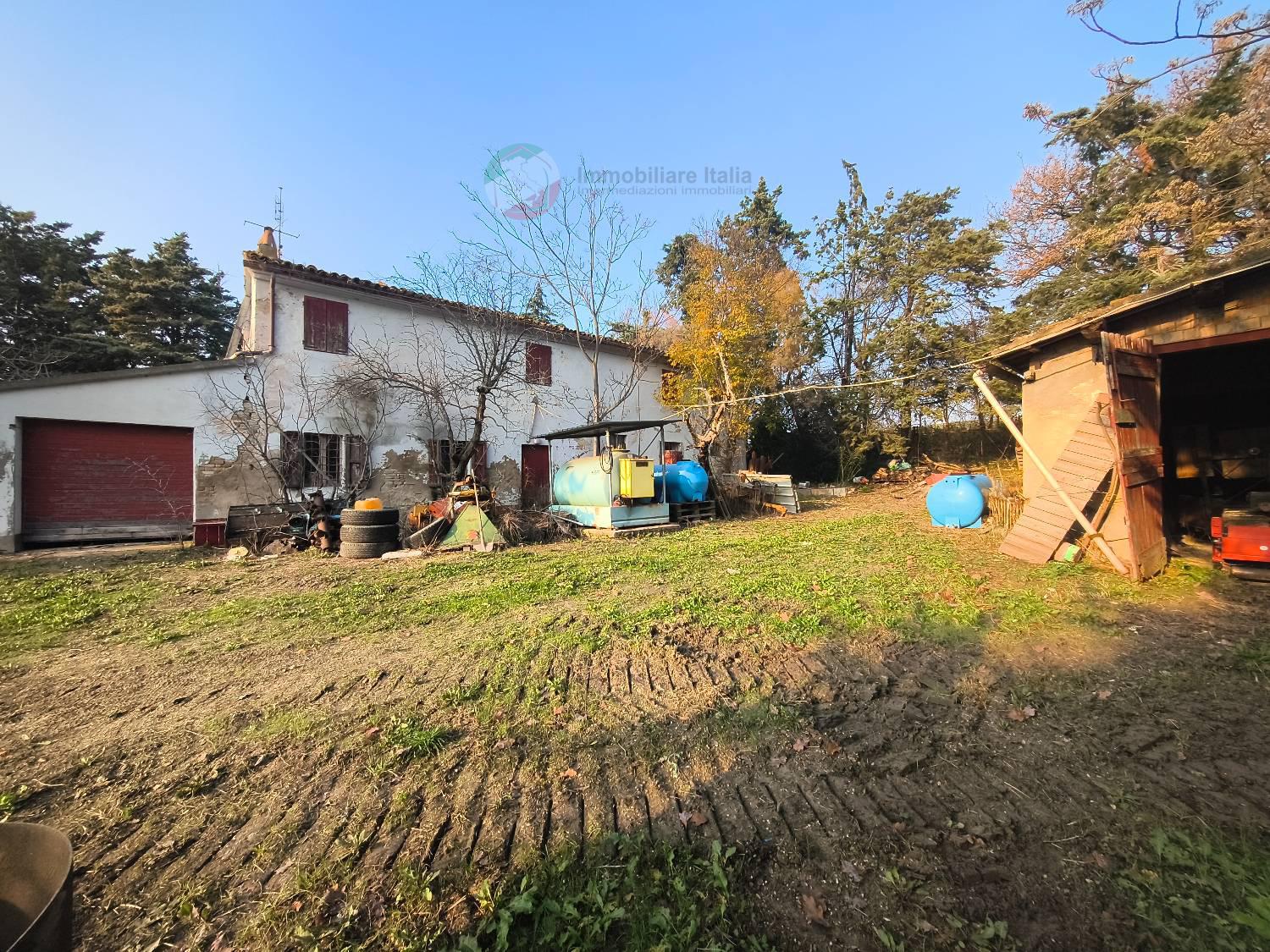 Rustico con giardino a Gradara