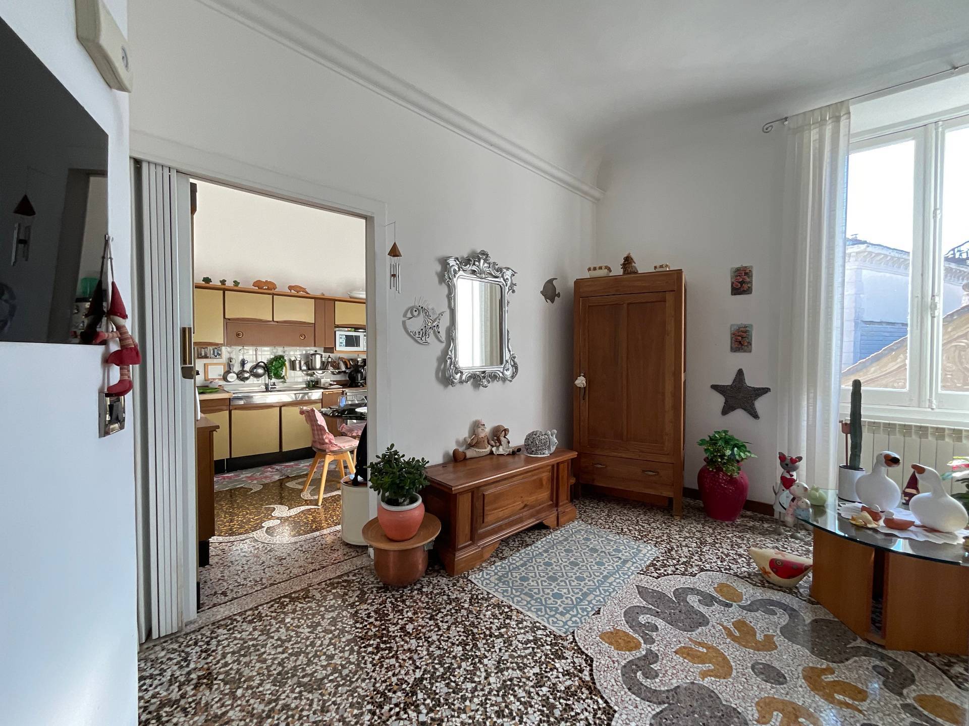 Appartamento in vendita a Savona, Centro