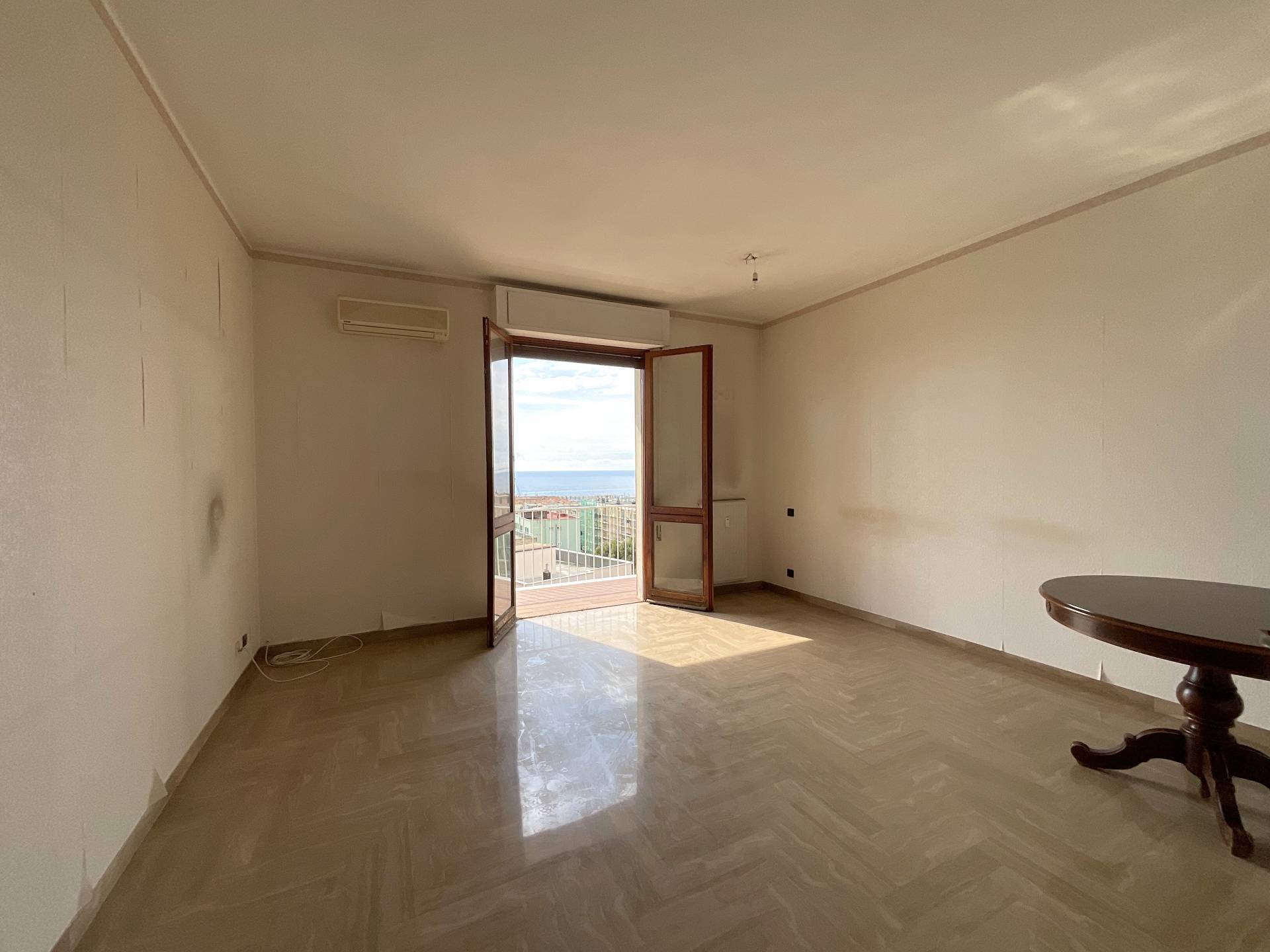 Appartamento in vendita a Savona, Valloria