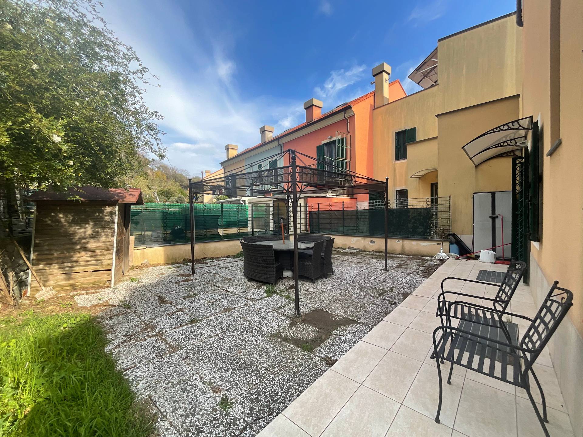 Villette a schiera in affitto a Albisola Superiore