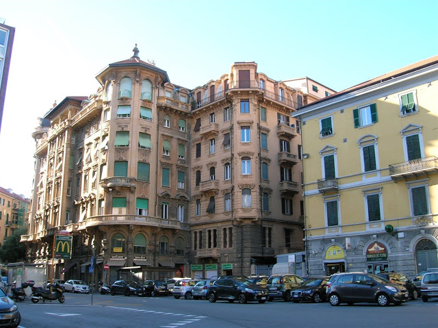 Locale commerciale in vendita a Savona, Centro