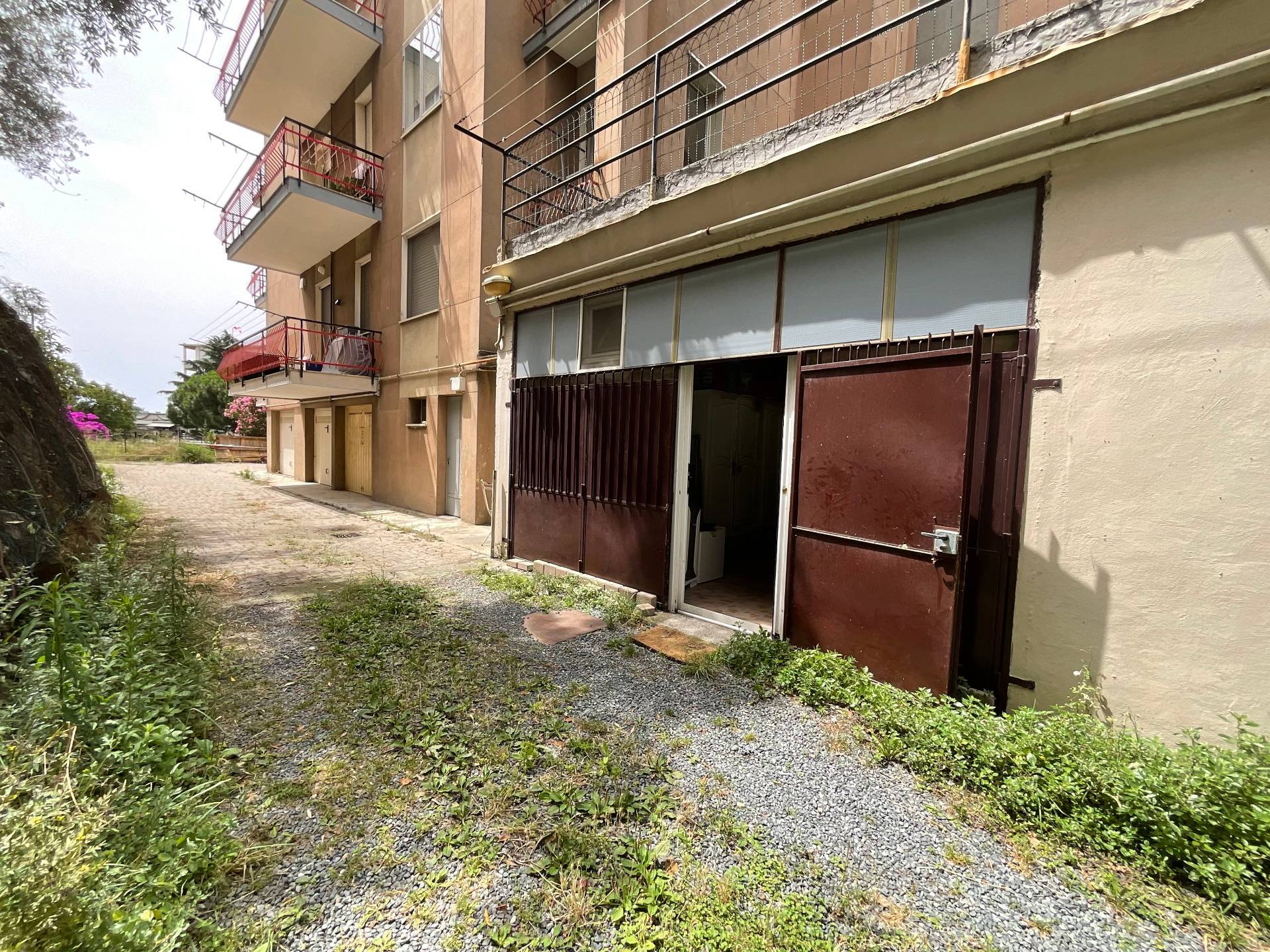 Magazzino in vendita a Savona, Valloria