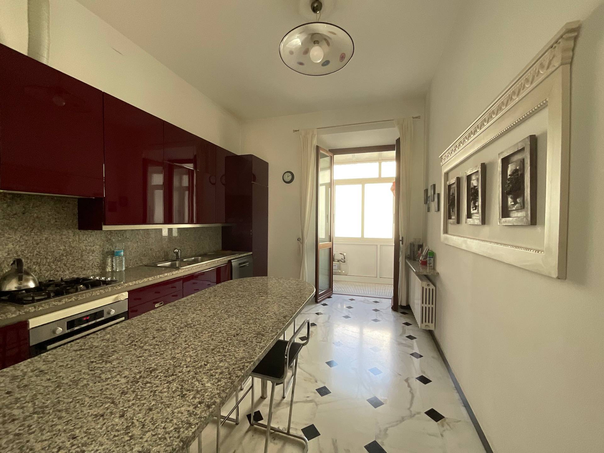 Appartamento in vendita a Savona, Centro