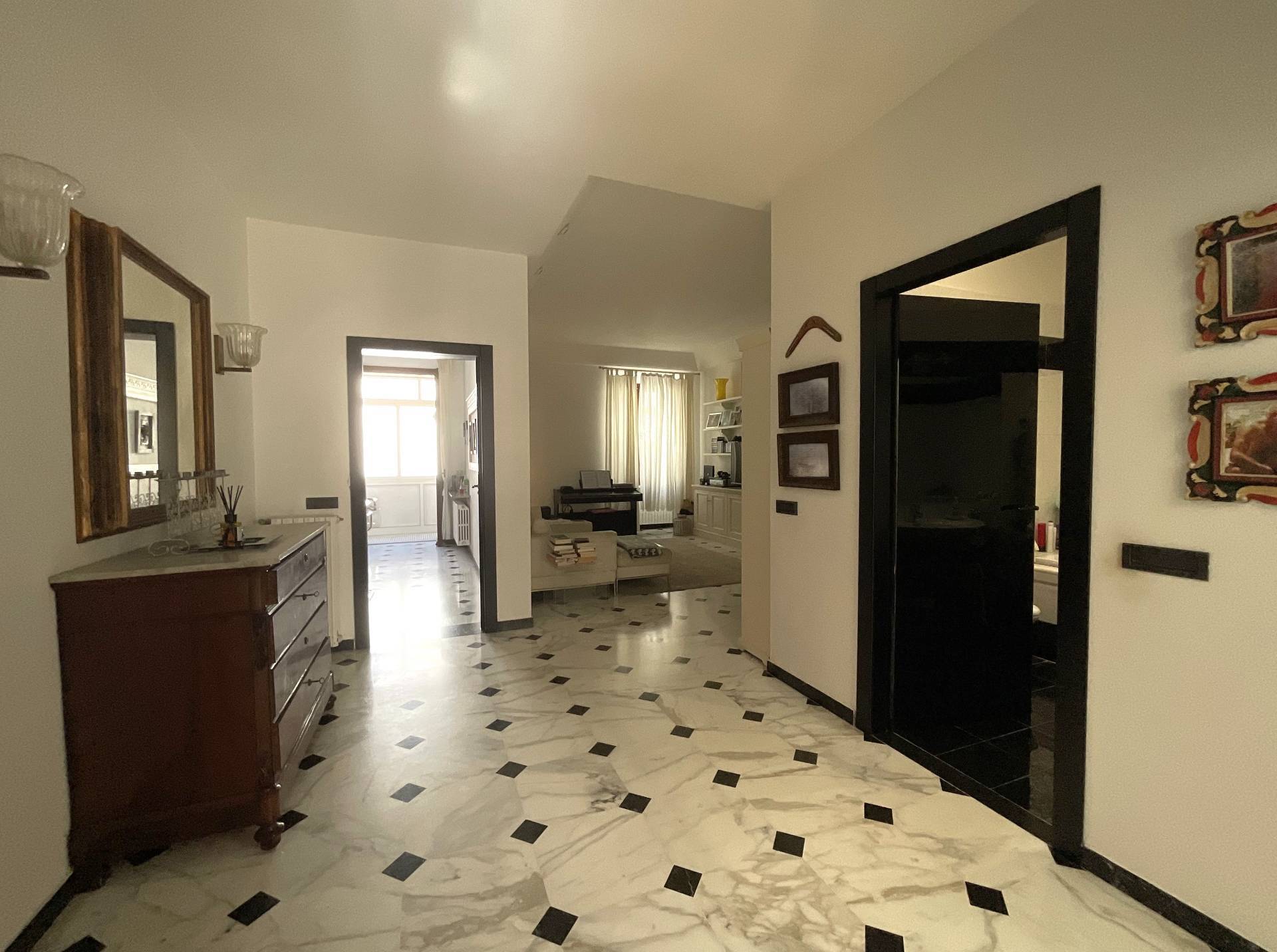 Appartamento in vendita a Savona, Centro