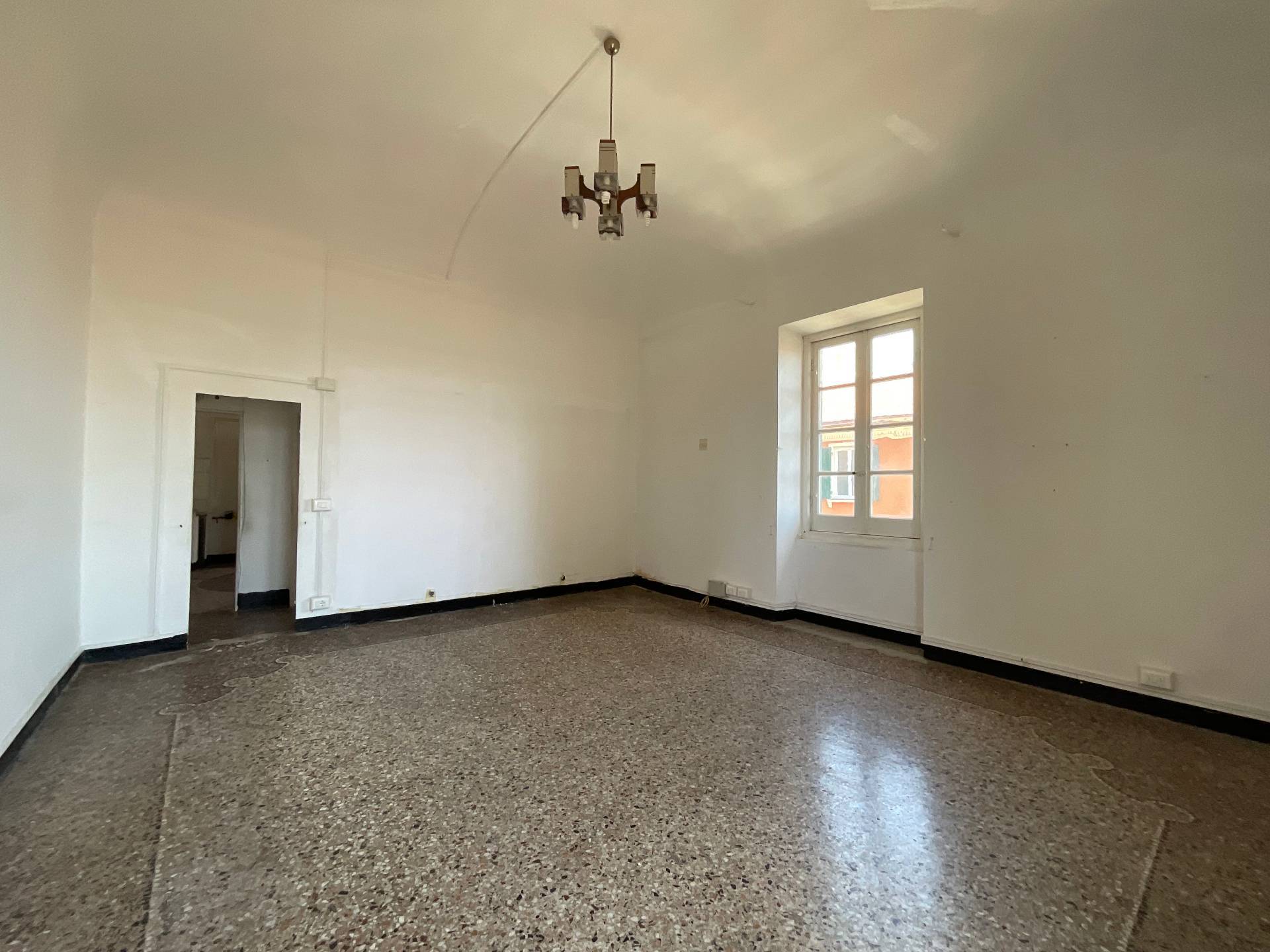 Appartamento in vendita a Savona, Centro