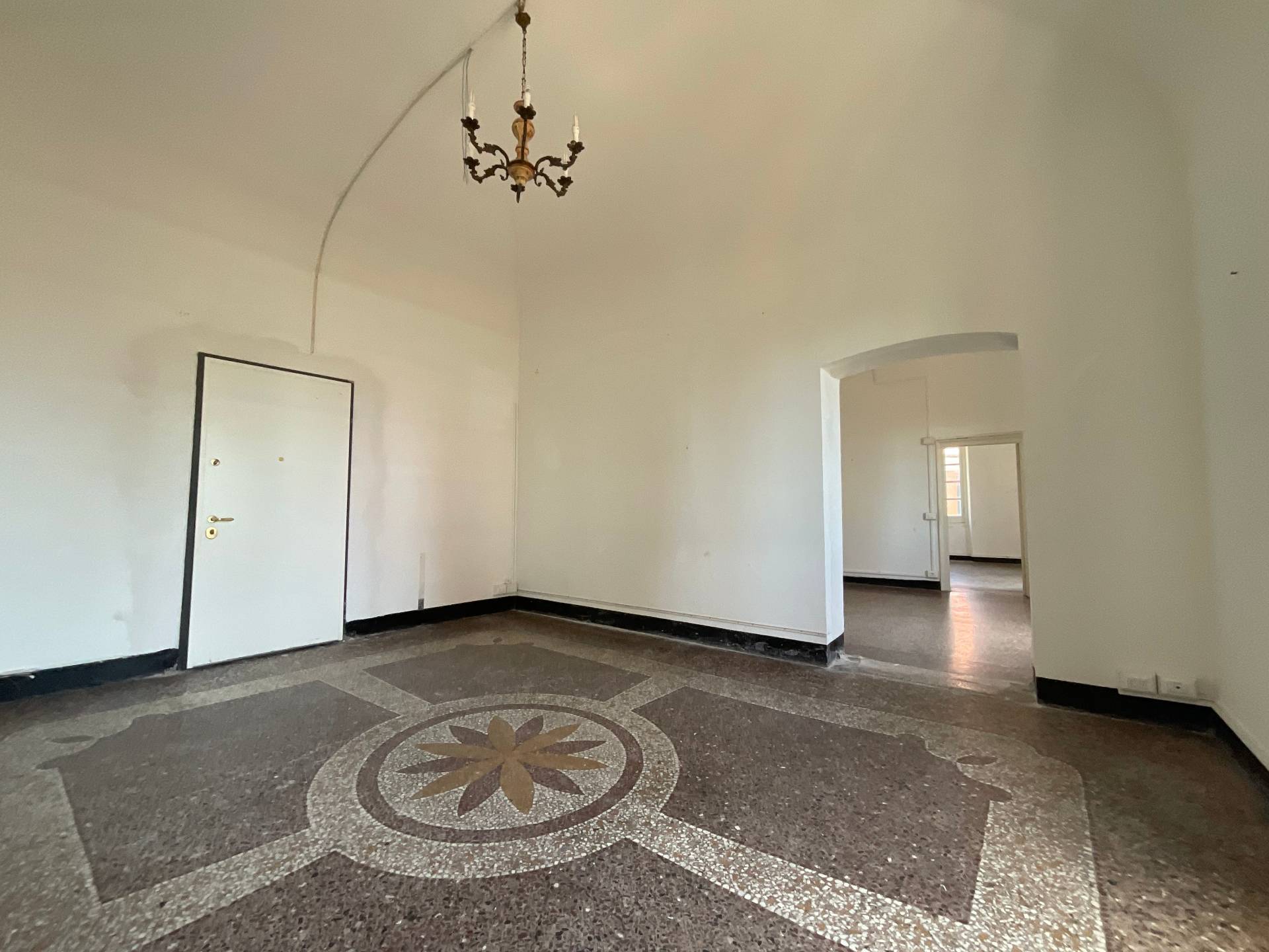 Appartamento in vendita a Savona, Centro