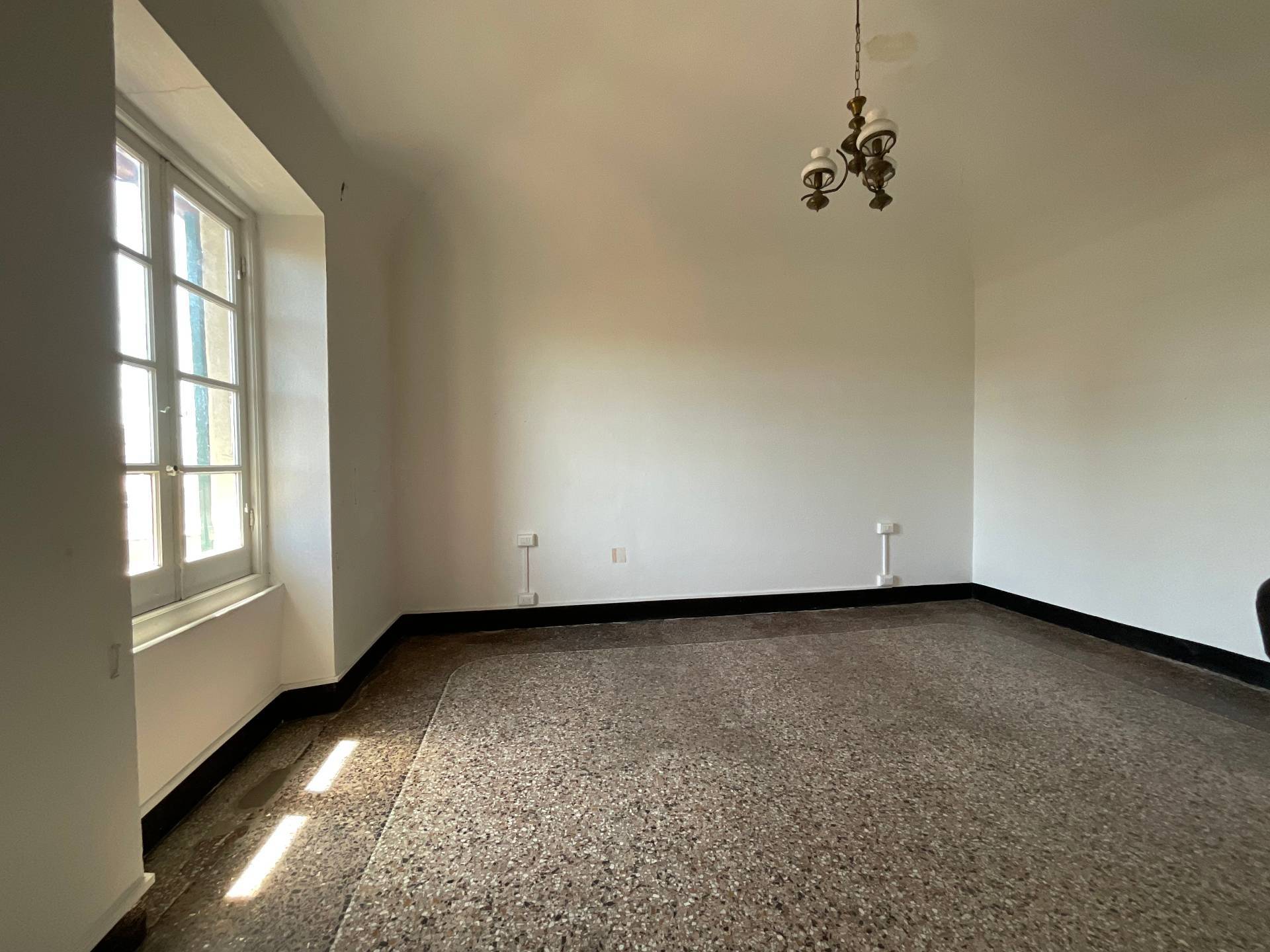 Appartamento in vendita a Savona, Centro