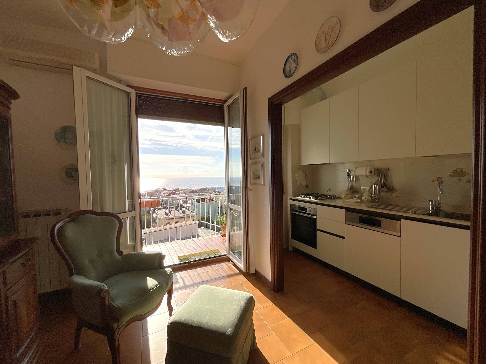 Appartamento in vendita a Savona, Valloria