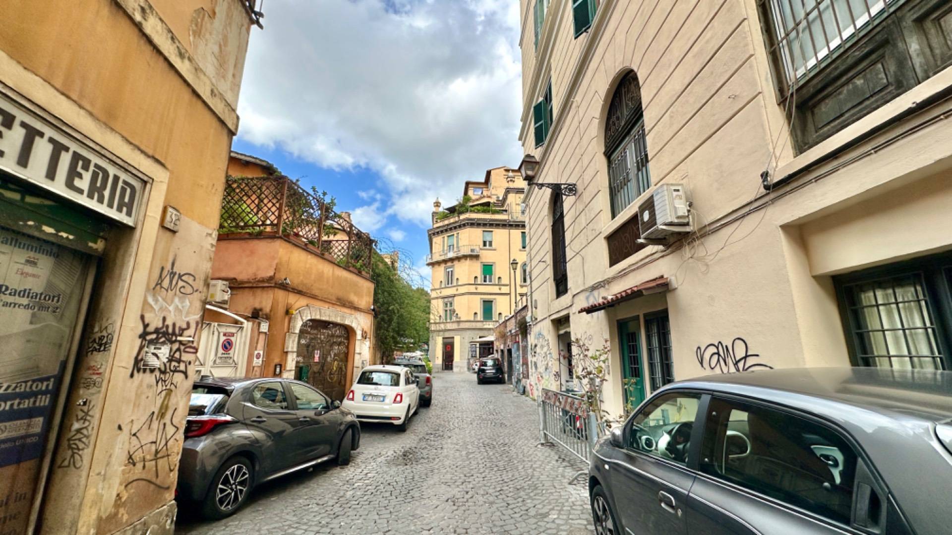 Locale commerciale in affitto a Roma, Trastevere