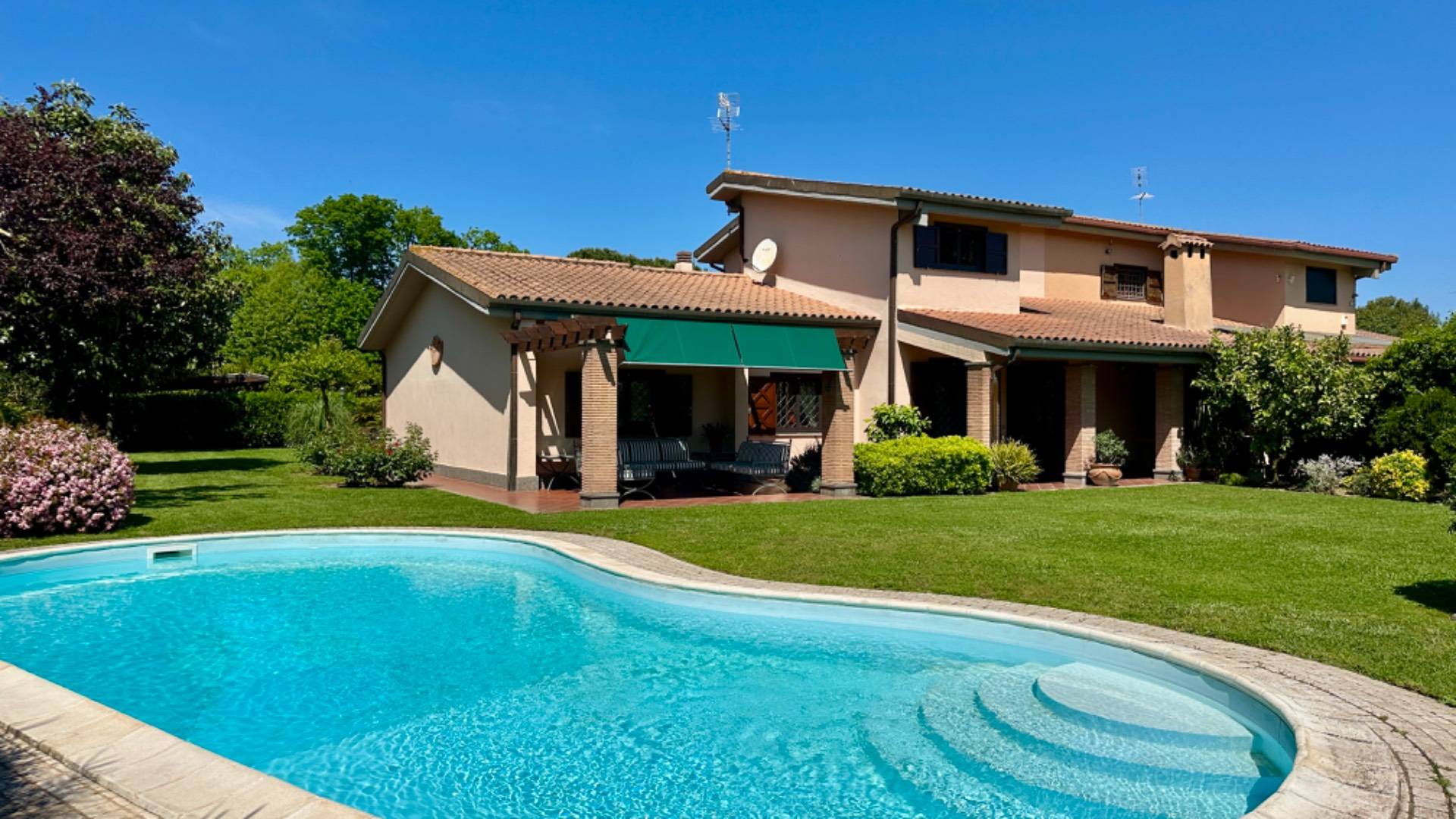 Bifamiliare in vendita a Roma, Olgiata