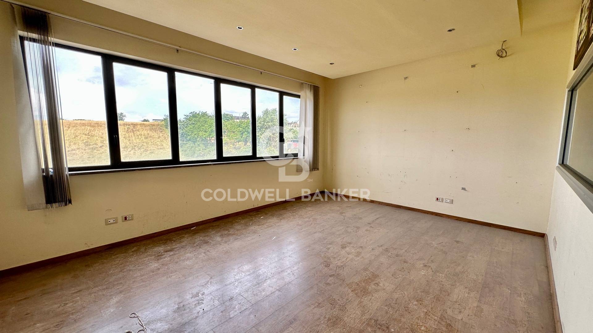 Locale commerciale in vendita a Formello, Le Macere