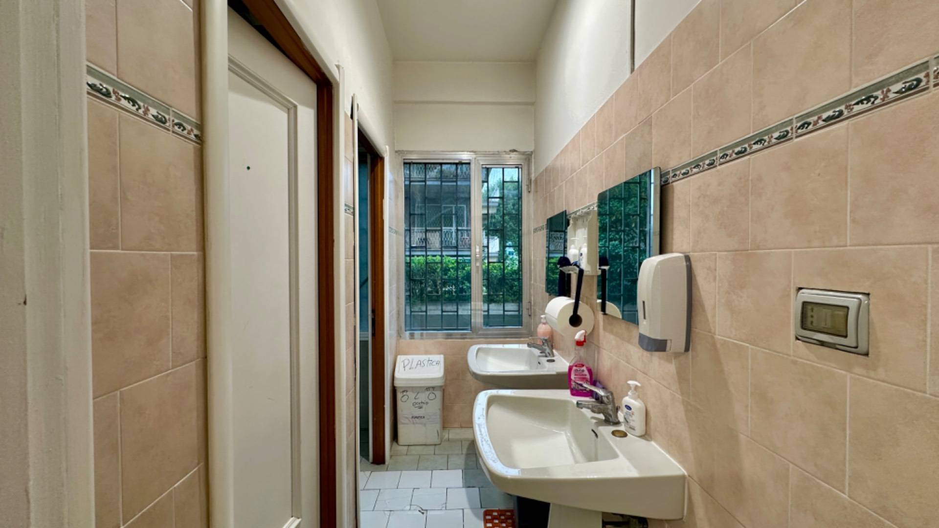 Ufficio in vendita a Roma, EUR