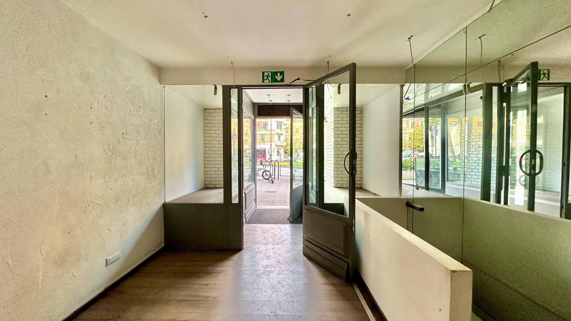 Locale commerciale in vendita a Roma, Trieste