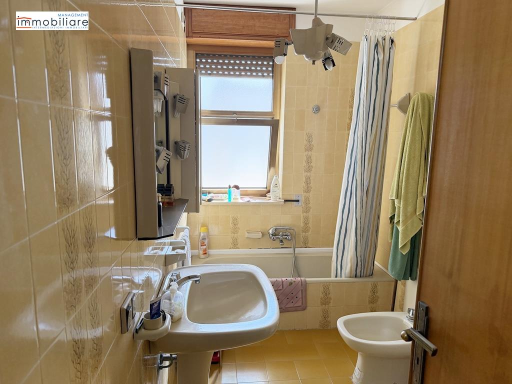 Villa con giardino in via fratelli rosselli 2, Castrignano de' Greci