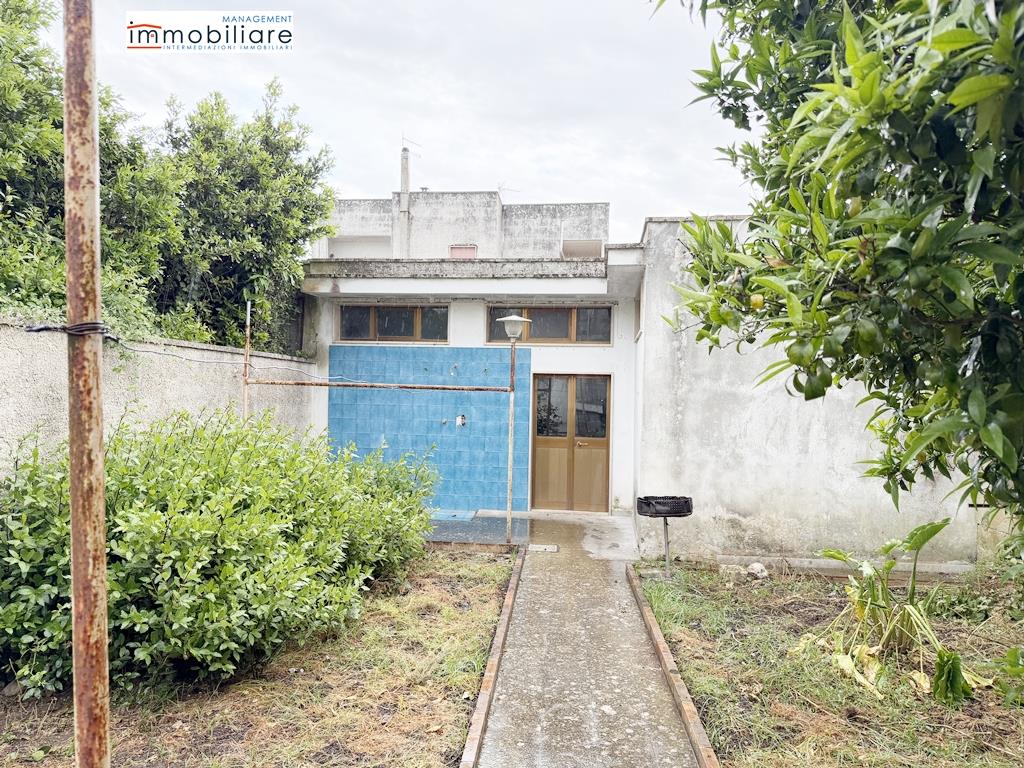 Casa indipendente con giardino in via martiri dlla resistenza 43, Martano