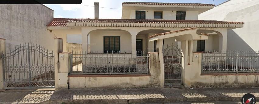 Casa indipendente con giardino in via lazio, Lequile