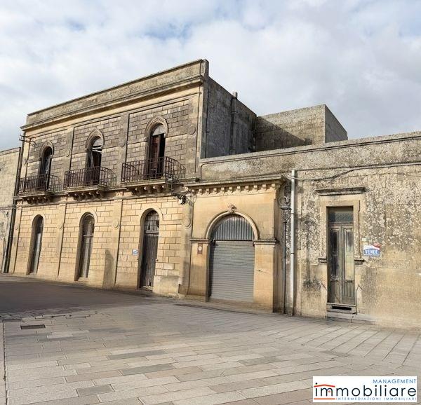 Stabile/Palazzo da ristrutturare in via iv novembre, Castrignano de' Greci