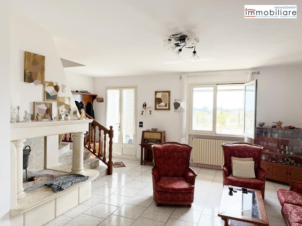 Casa indipendente con giardino in via leonardo mascello 70, Castrignano de' Greci