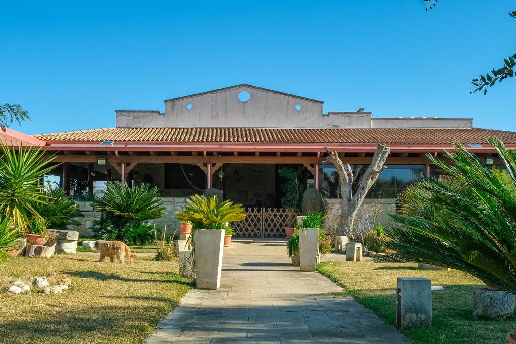 Attivit� commerciale Albergo con giardino a Giurdignano