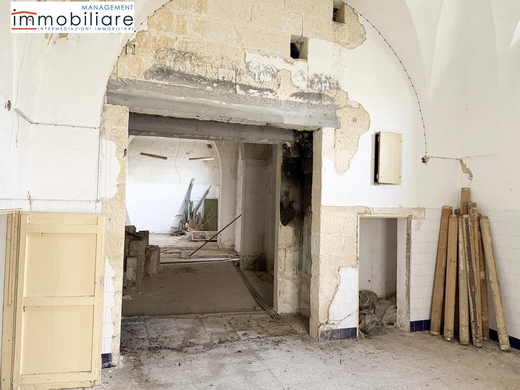 Stabile/Palazzo da ristrutturare in via iv novembre, Castrignano de' Greci