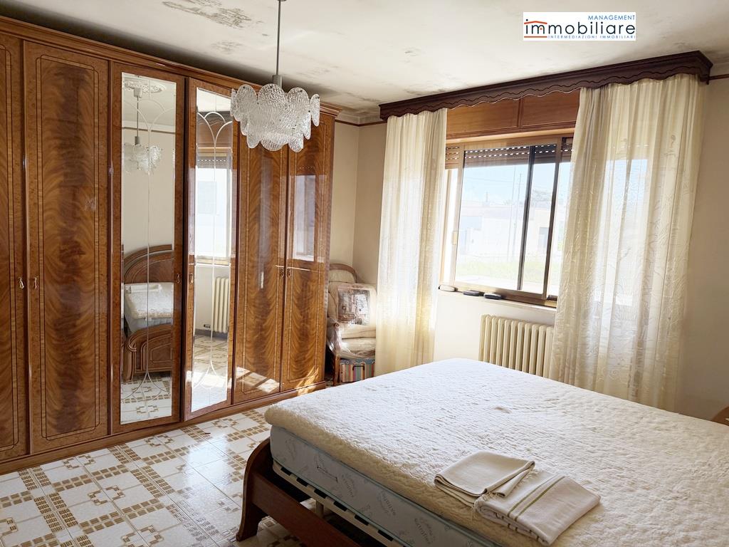 Villa con giardino in via fratelli rosselli 2, Castrignano de' Greci