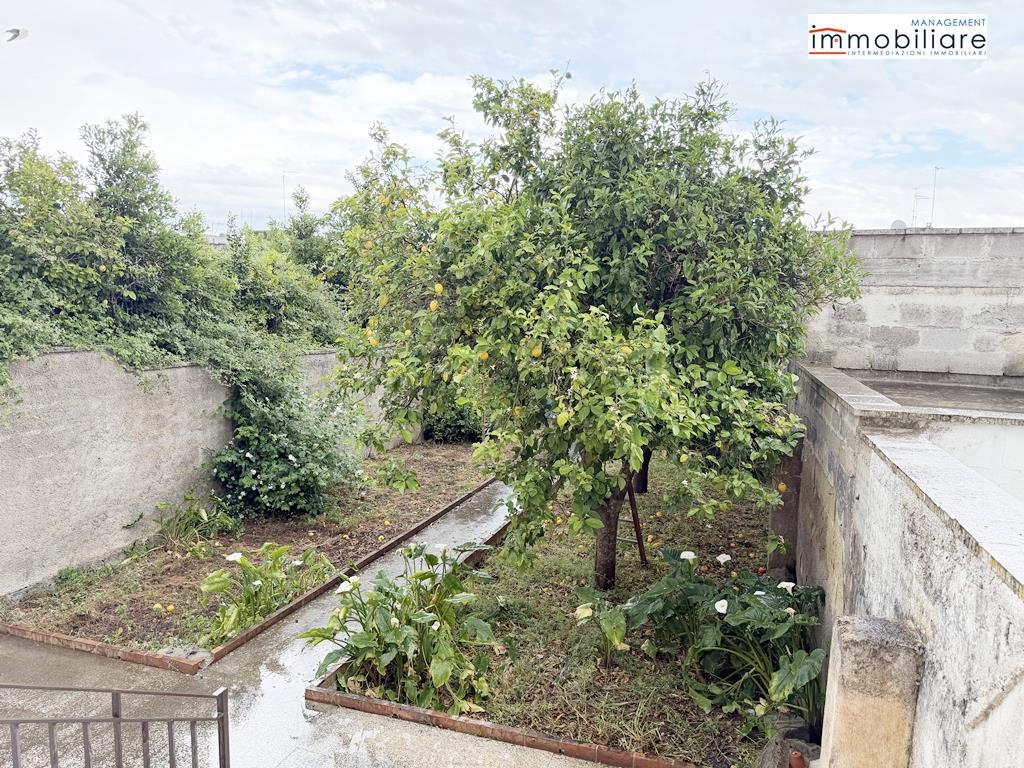 Casa indipendente con giardino in via martiri dlla resistenza 43, Martano