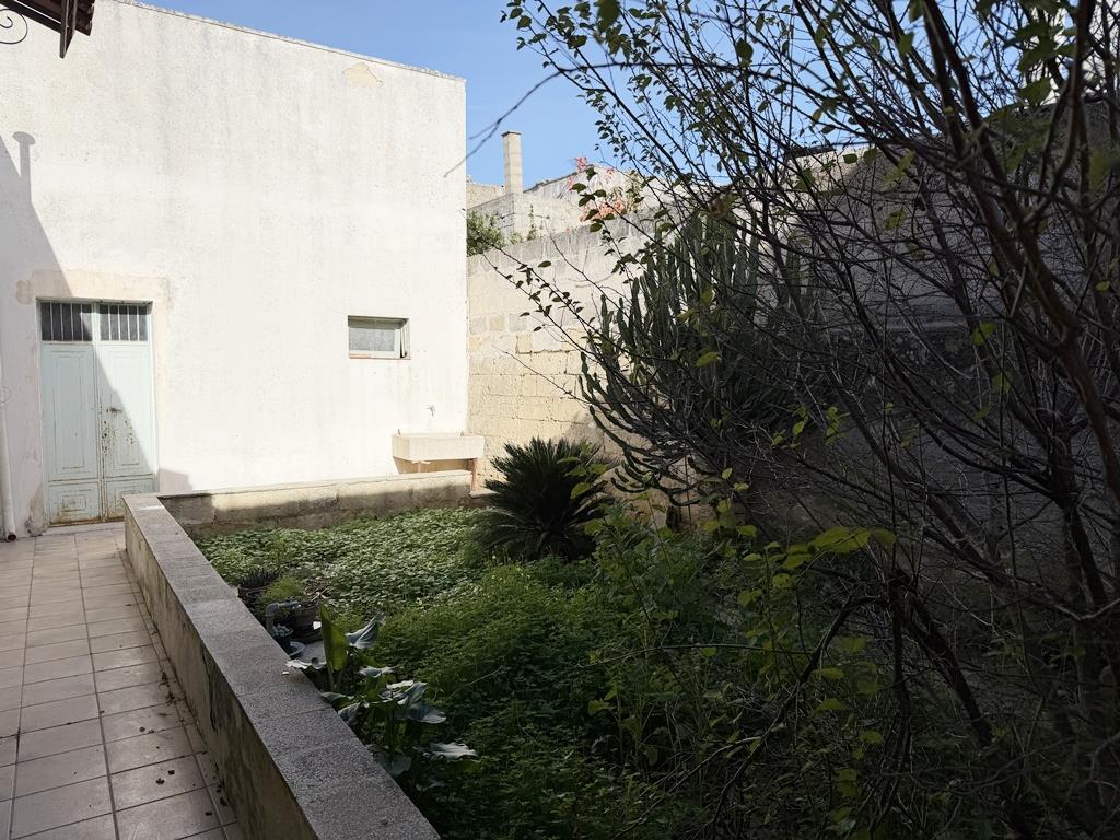 Casa indipendente con giardino in via xx aprile 16, Supersano