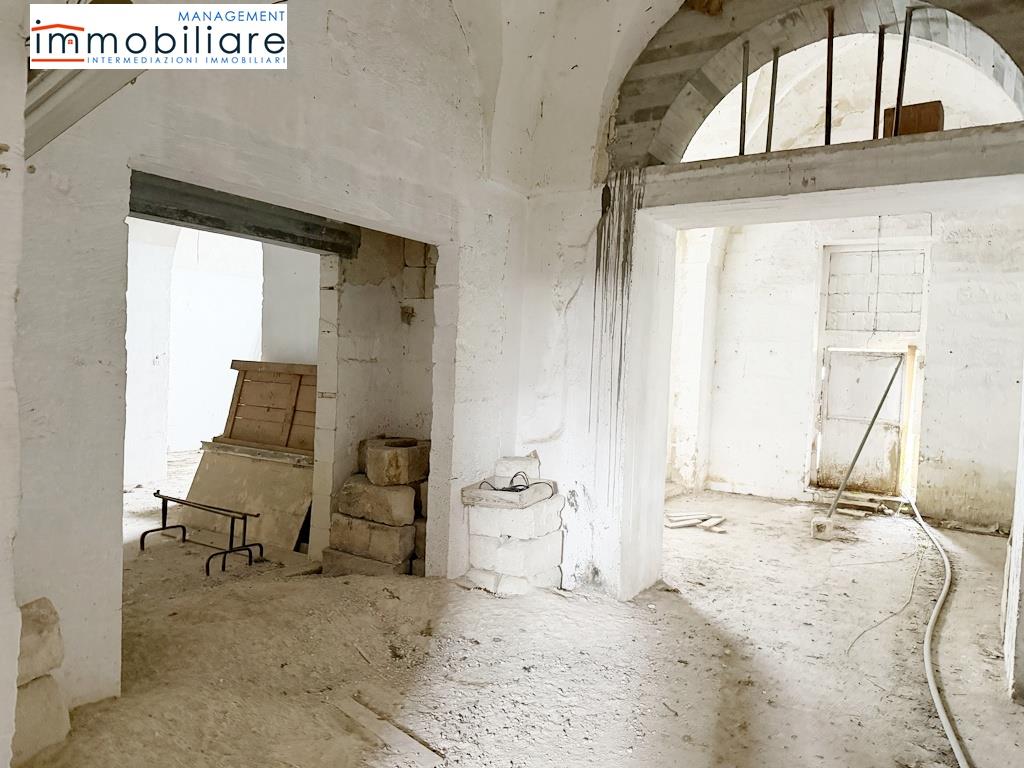 Stabile/Palazzo da ristrutturare in via iv novembre, Castrignano de' Greci
