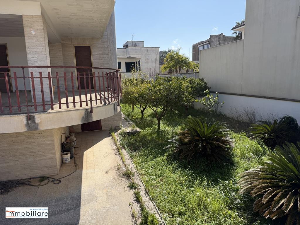 Villa con giardino in via fratelli rosselli 2, Castrignano de' Greci