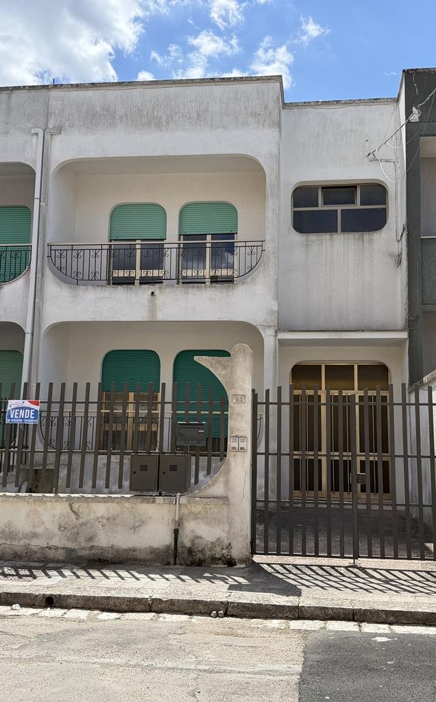 Casa indipendente con giardino in via martiri dlla resistenza 43, Martano