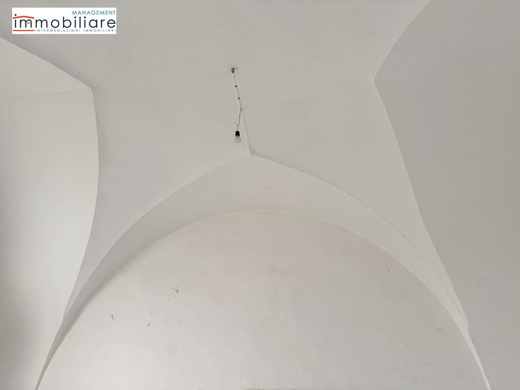 Stabile/Palazzo da ristrutturare in via iv novembre, Castrignano de' Greci