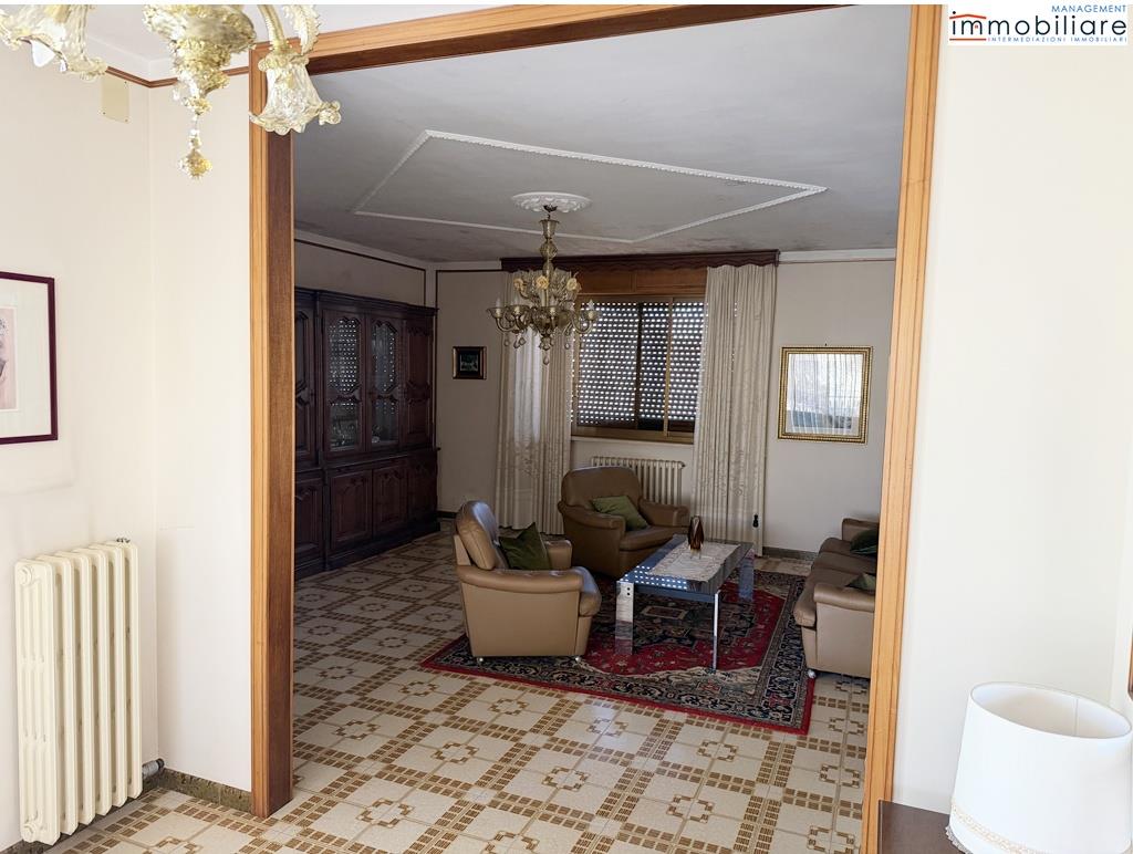 Villa con giardino in via fratelli rosselli 2, Castrignano de' Greci