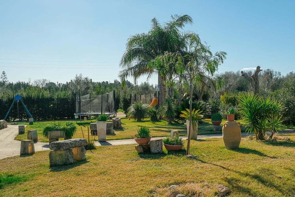Attivit� commerciale Albergo con giardino a Giurdignano