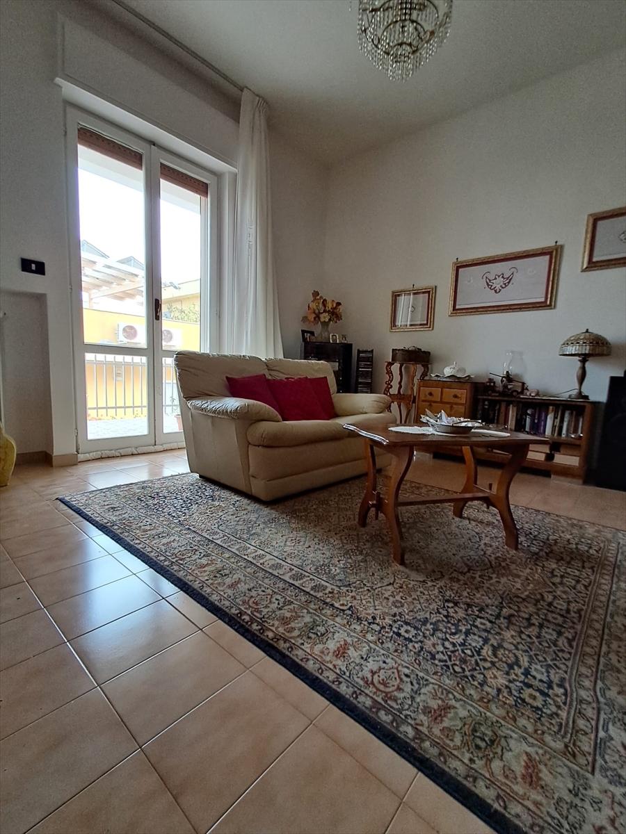 Trilocale da ristrutturare in via padova 11, Modugno