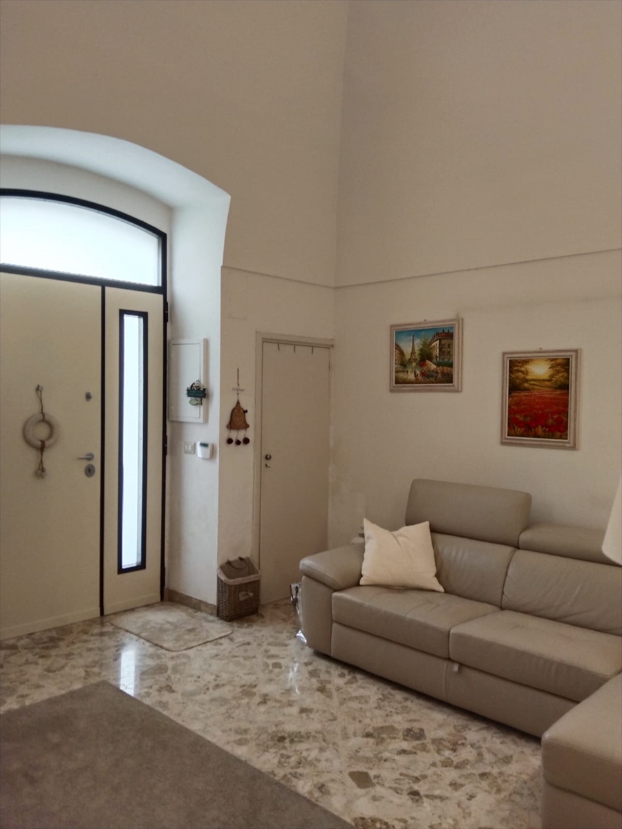 Casa indipendente con box, Modugno zona centrale