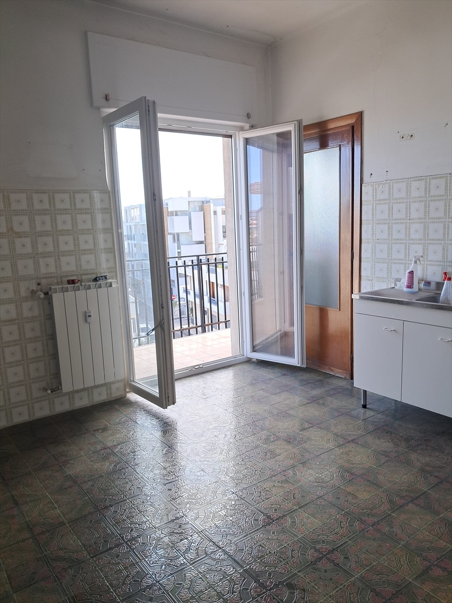 Trilocale da ristrutturare, Modugno zona vigili