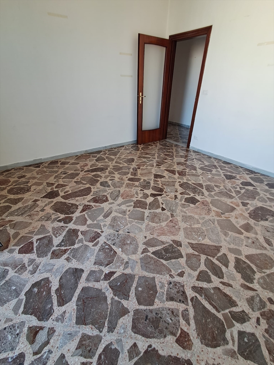 Quadrilocale da ristrutturare, Bitonto centrale