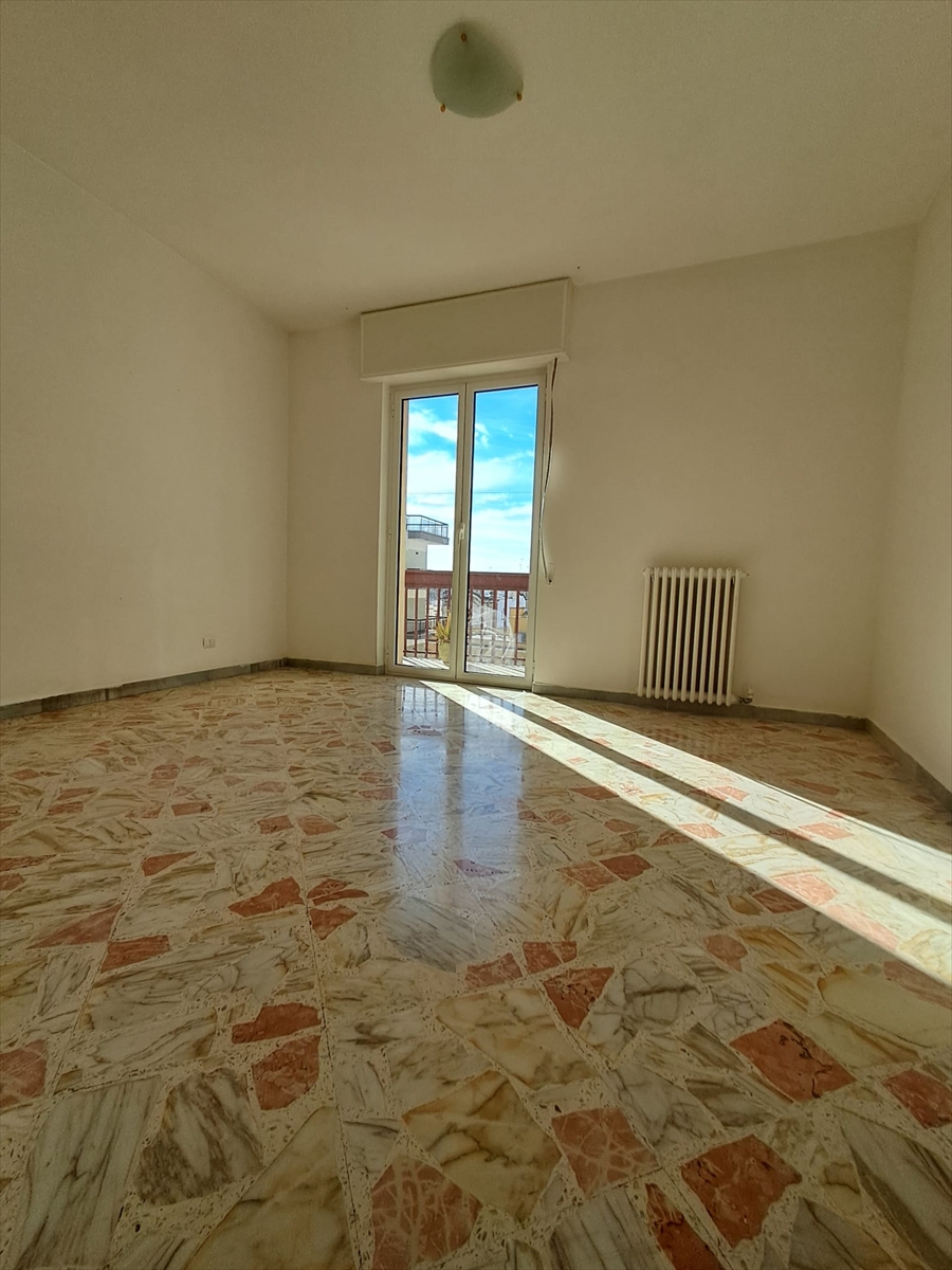 Quadrilocale da ristrutturare, Bitonto centrale