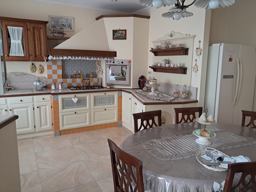 Trilocale in vendita, Modugno zona cecilia