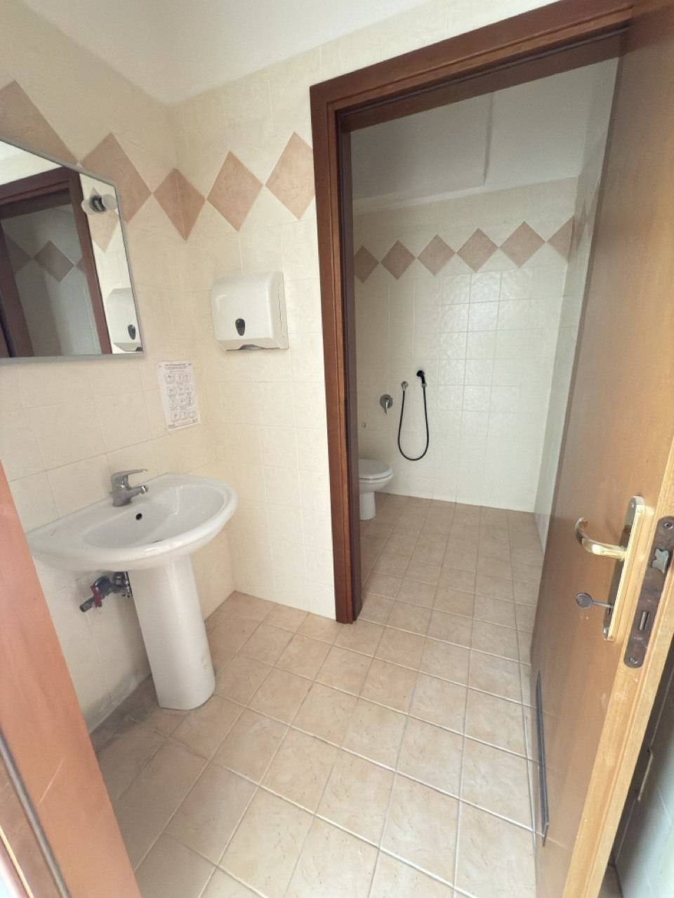 Locale commerciale in affitto a Silea, Sant' Elena